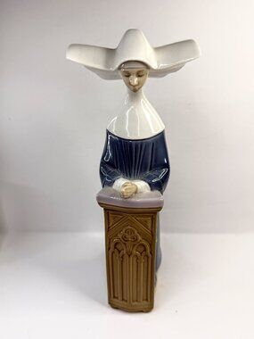 Vintage Lladro Nun on podium "Meditation" (Blue) Porcelain Figurine #2347 A913